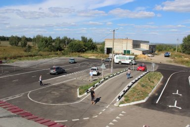 Автодром алтайский край. Самусев Мценск. Автошкола Мценск Самусев. Автошкола Мценск на Болховской. Уманская автошкола.